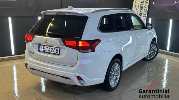 Alternative view of Mitsubishi Outlander 2.4 PHEV Business 4WD 2020 m. Įkraunamas hibridas.