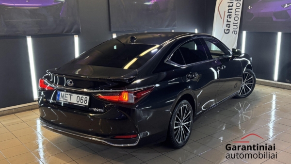 Alternative view of Lexus ES300h 2.5 Hybrid Limited Edition 2022 m.