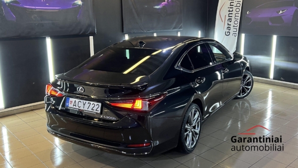 Alternative view of Lexus ES300h 2.5 Hybrid F-Sport 2020 m.