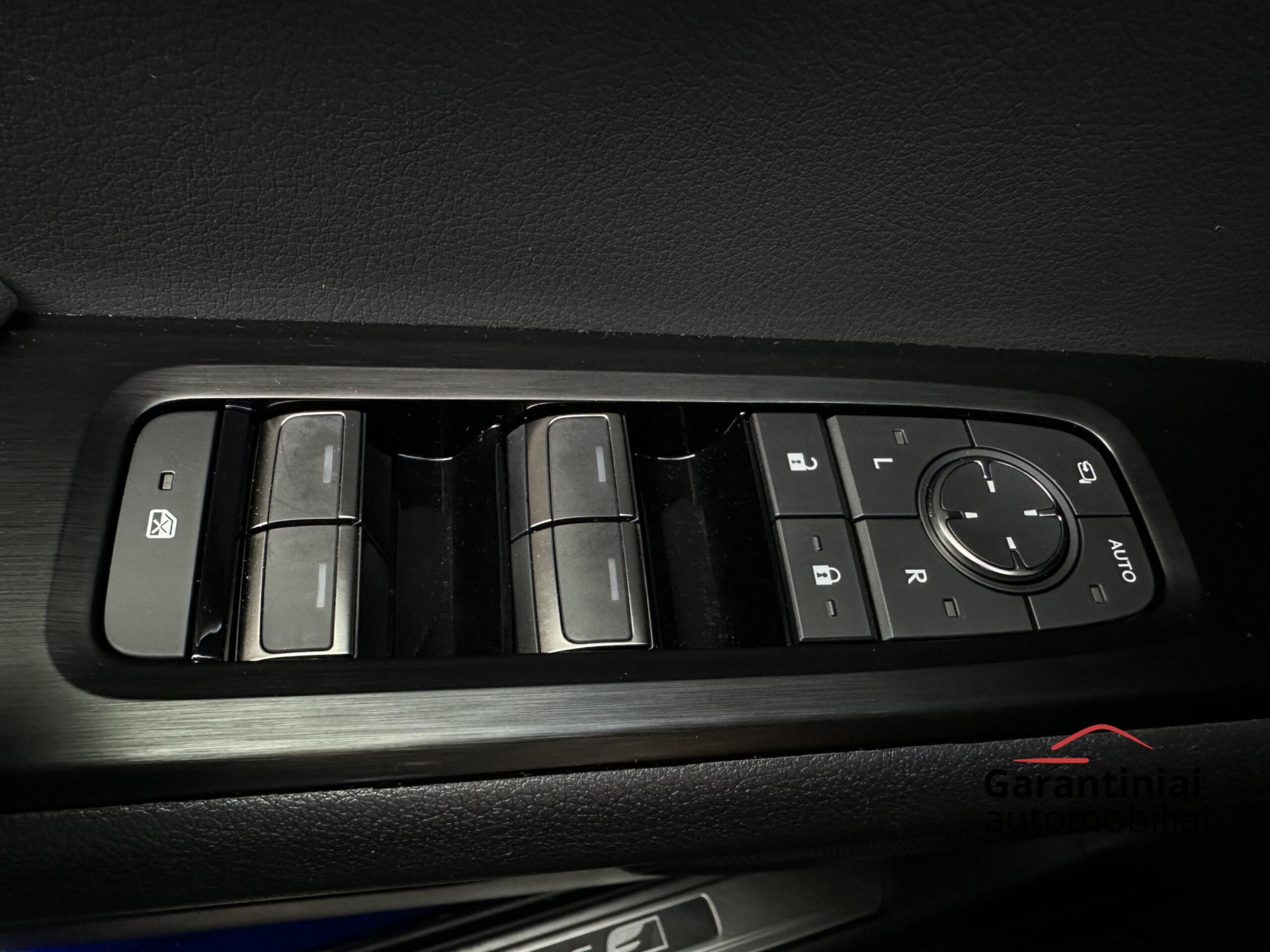 Lexus UX 300h 2.0 F-Sport AWD 2024 m. 26