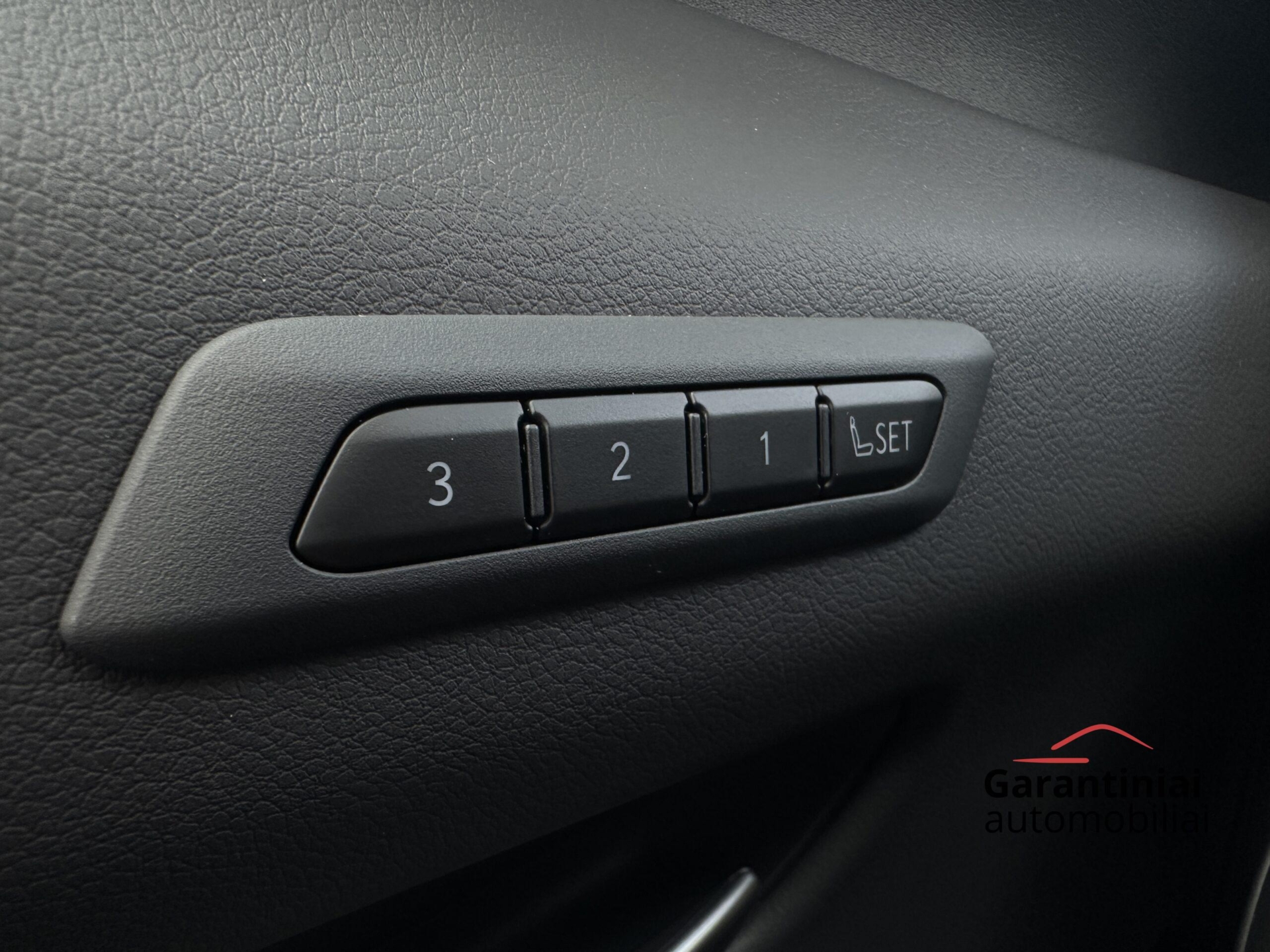 Lexus UX 300h 2.0 F-Sport AWD 2024 m. 27