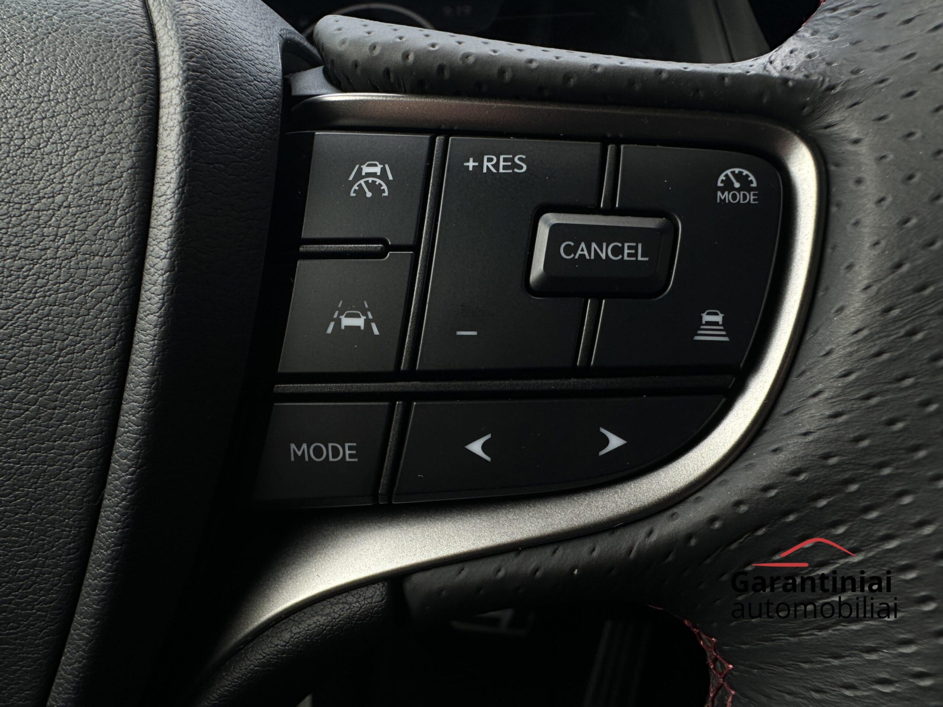 Lexus UX 300h 2.0 F-Sport AWD 2024 m. 9