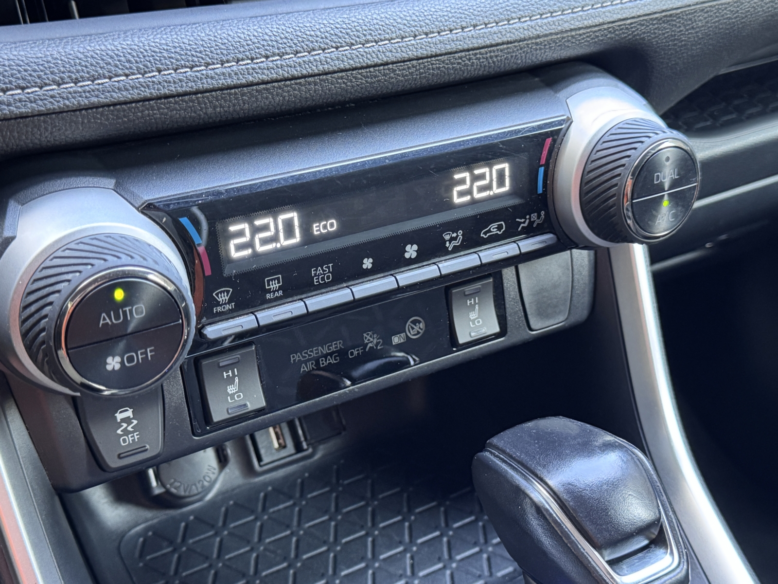 Toyota RAV4 2.5 Hybrid Luxury + Comfort paketas AWD 2022 m. 22