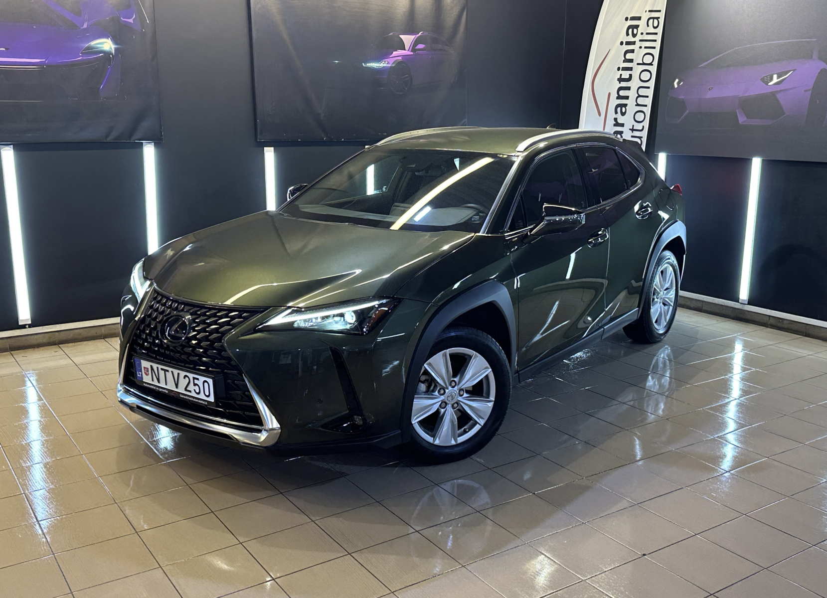 Lexus UX 250h 2.0 Business 2023 m. 2