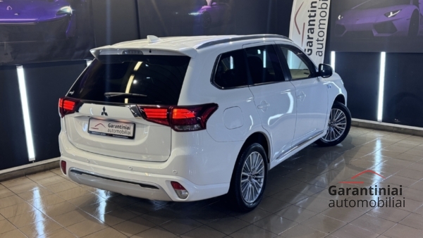 Alternative view of Mitsubishi Outlander 2.4 PHEV Business 4WD 2018 m. Įkraunamas hibridas.