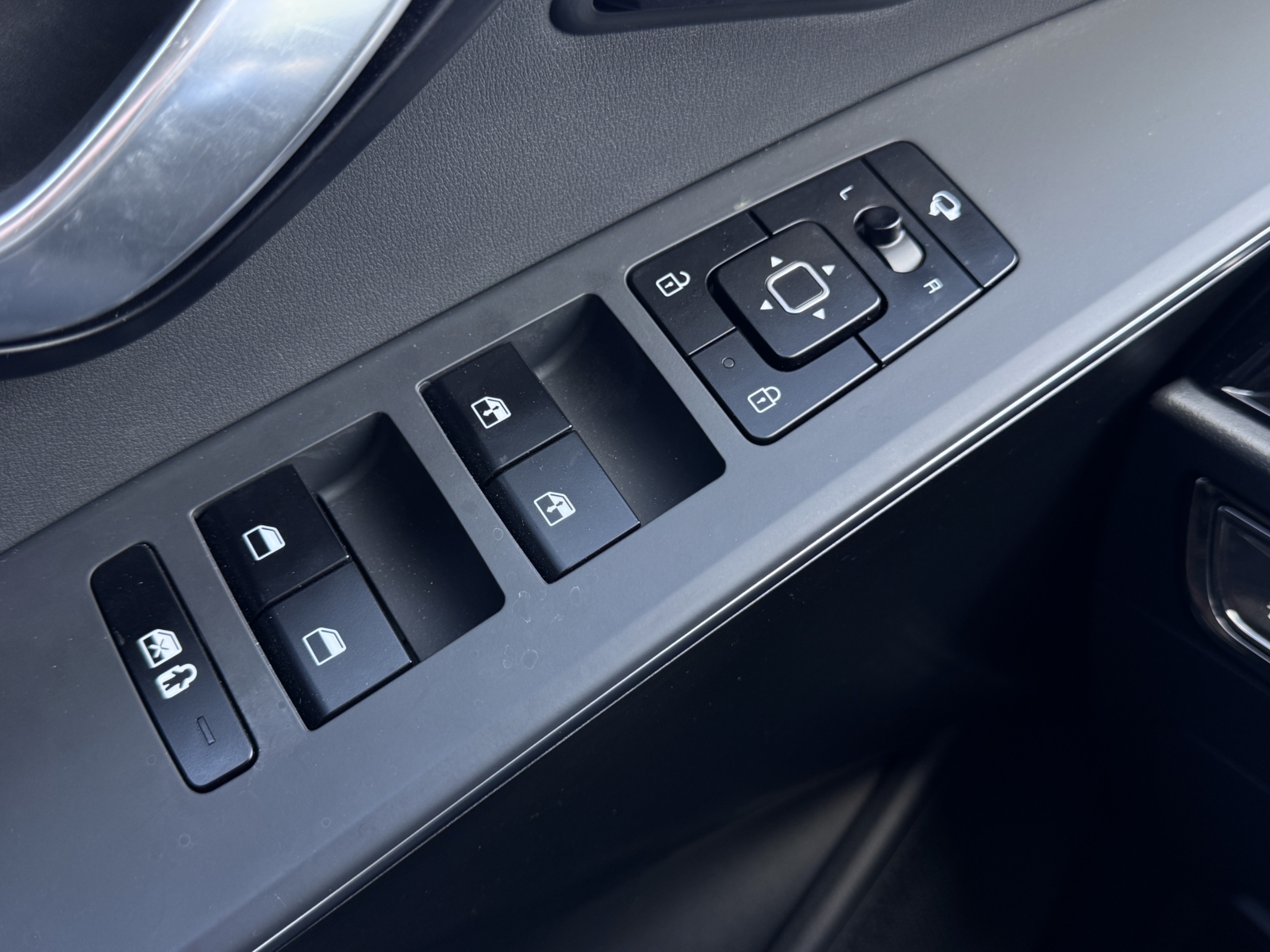 Kia Niro 1.6 Plug-in Hybrid 2024 m. Įkraunamas hibridas 26