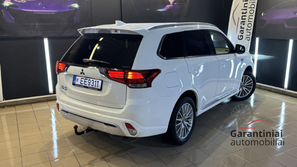 Mitsubishi Outlander 2.4 PHEV 4WD 2021 m. Įkraunamas hibridas. 2