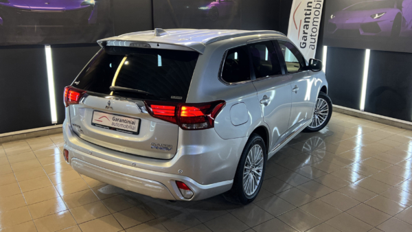 Alternative view of Mitsubishi Outlander 2.4 PHEV 4WD 2018 m. Įkraunamas hibridas.