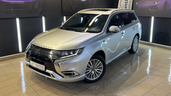 Mitsubishi Outlander 2.4 PHEV 4WD 2018 m. Įkraunamas hibridas.