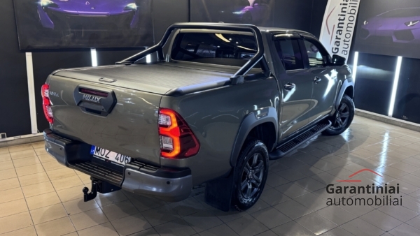 Toyota Hilux 2,8 AT Invicible + Cover paketas 2023 m. 2