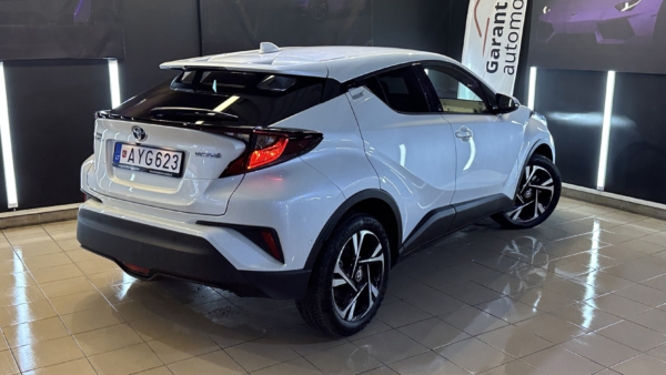 Alternative view of Toyota C-HR 1.8 Hybrid Team-D 2022 m.