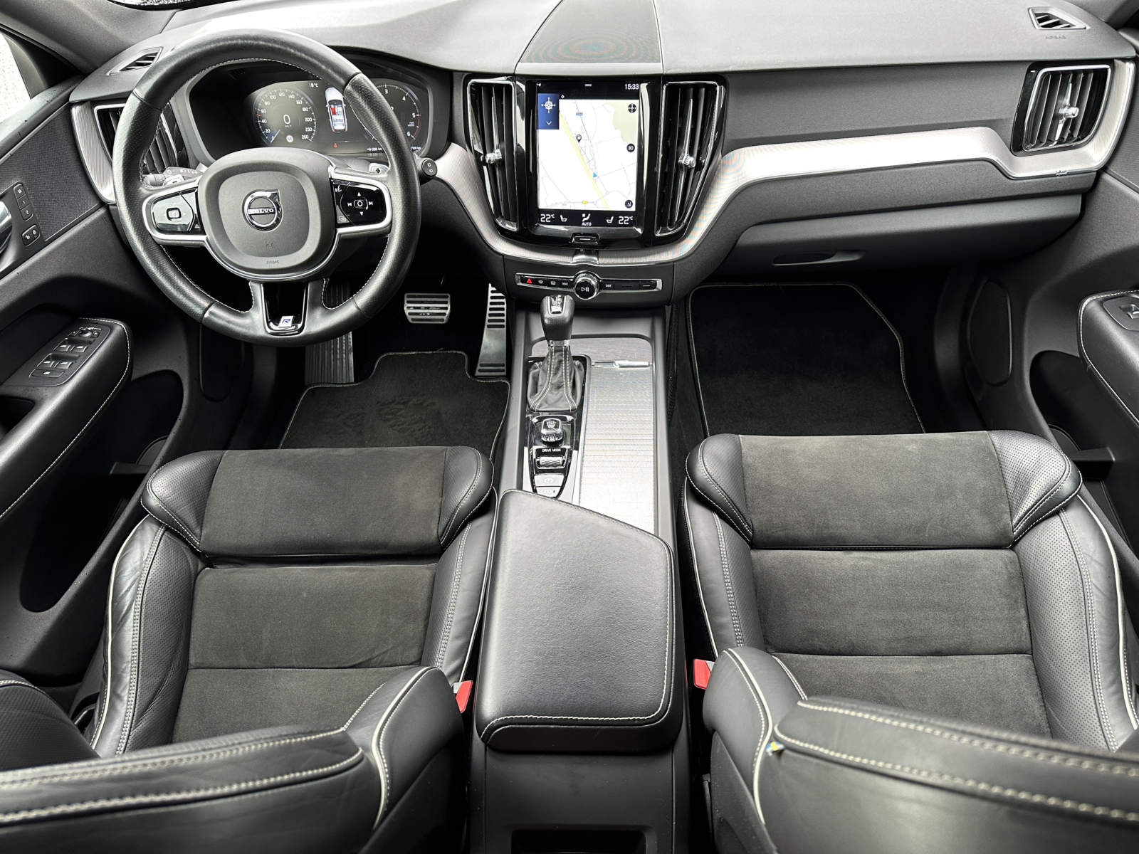 Volvo XC60 2.0 D4 AWD R-Design 2018 m. - Image 3