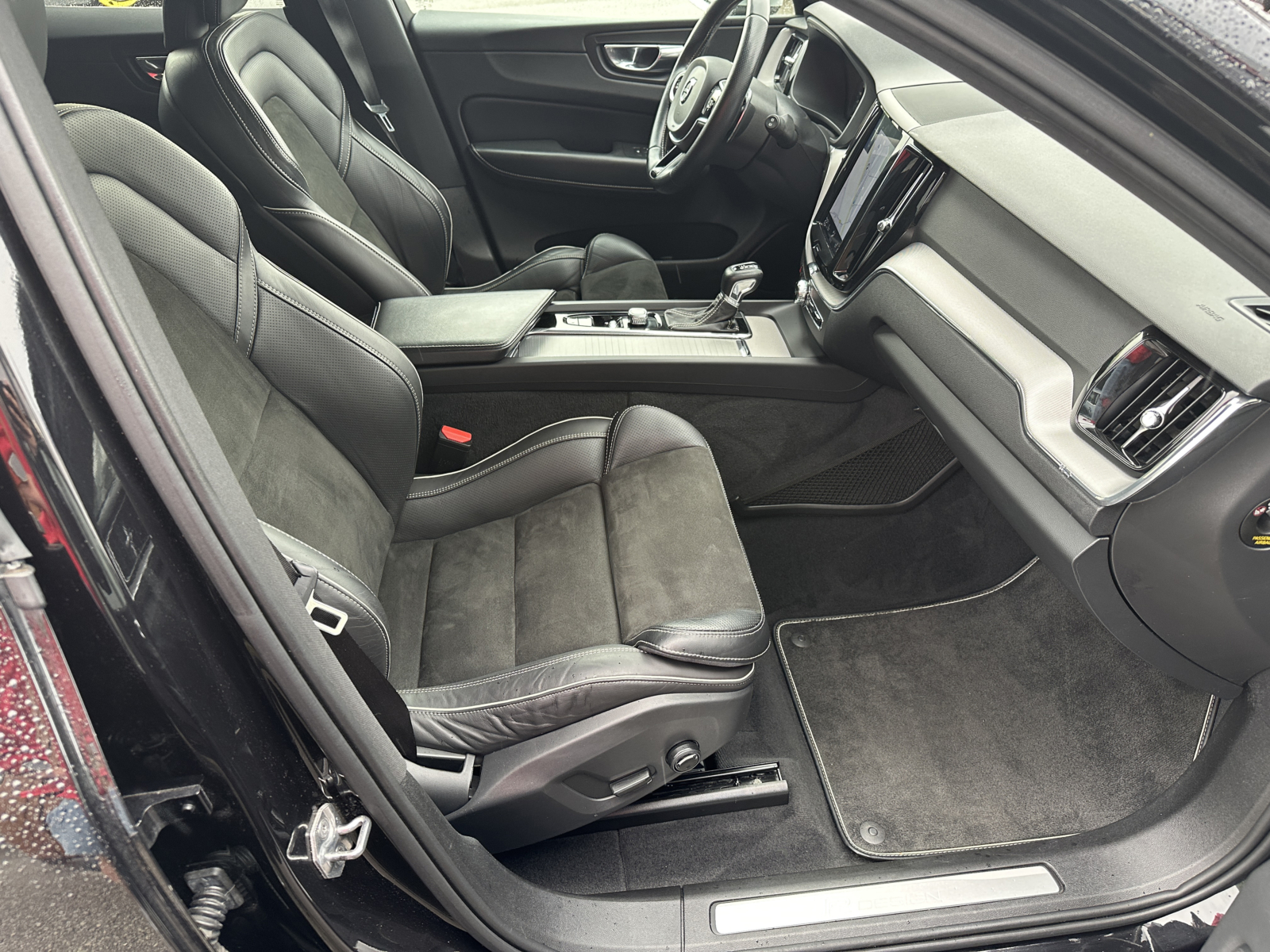 Volvo XC60 2.0 D4 AWD R-Design 2018 m. - Image 4