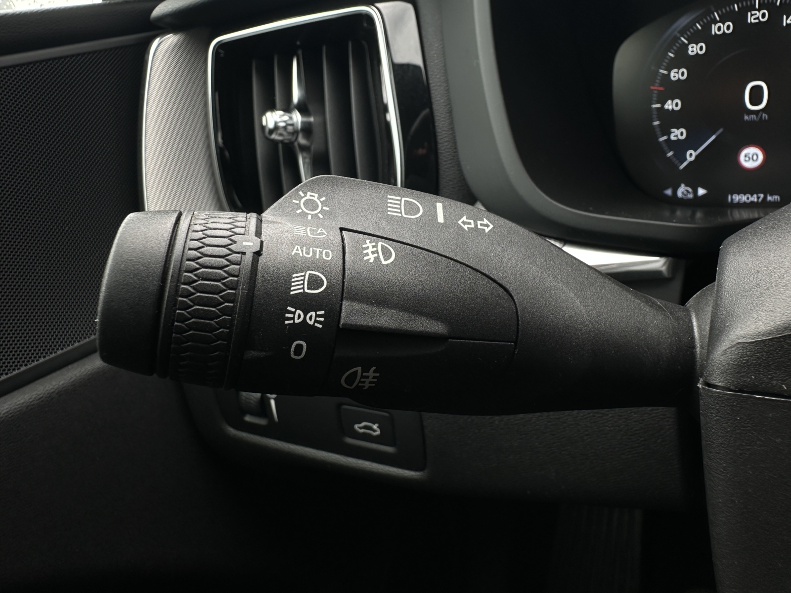 Volvo XC60 2.0 D4 AWD R-Design 2018 m. - Image 11