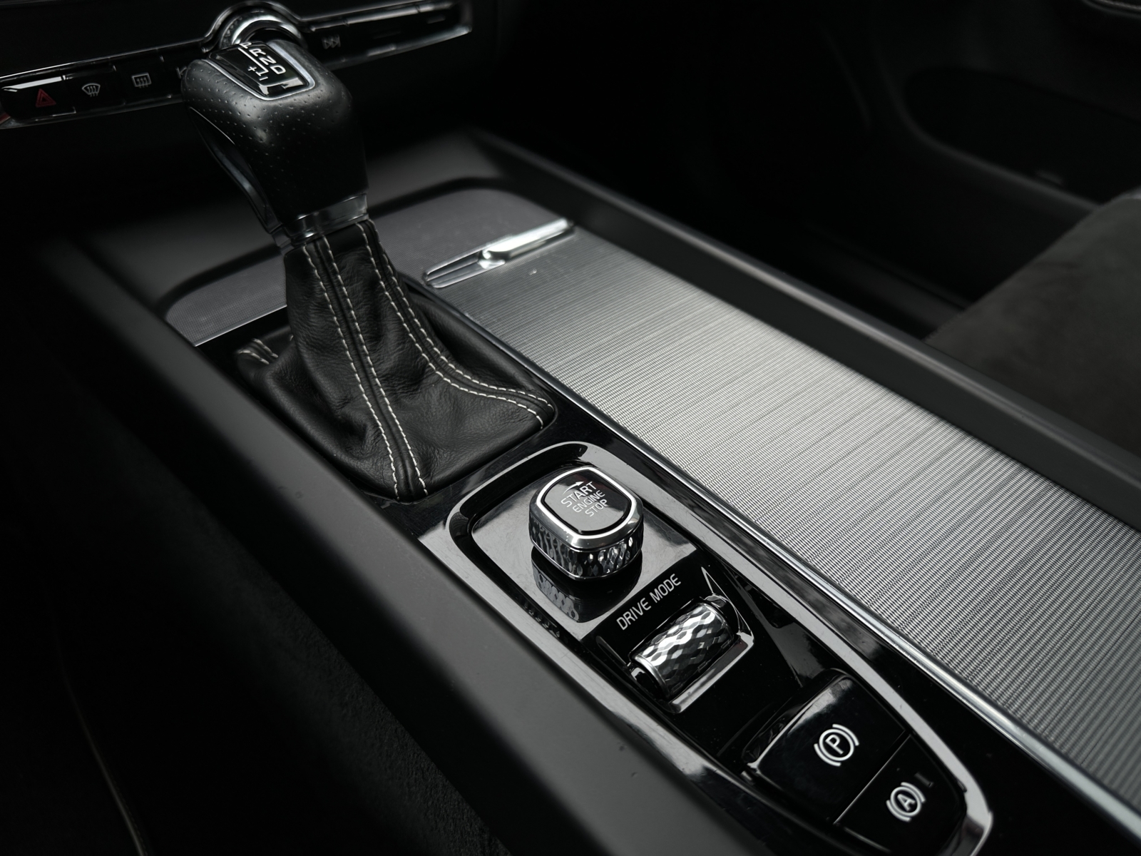 Volvo XC60 2.0 D4 AWD R-Design 2018 m. - Image 21