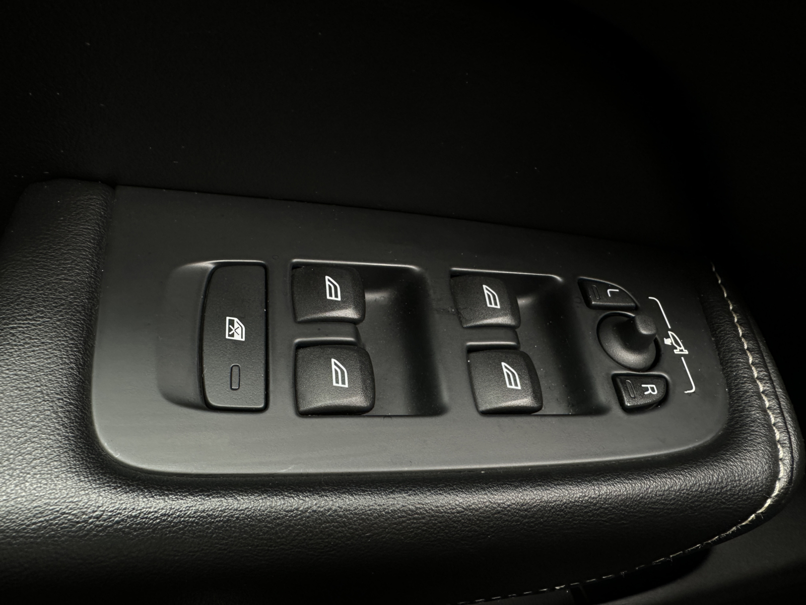 Volvo XC60 2.0 D4 AWD R-Design 2018 m. - Image 22