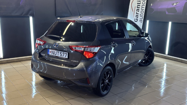 Alternative view of Toyota Yaris 1.5 Hybrid 2020 m.