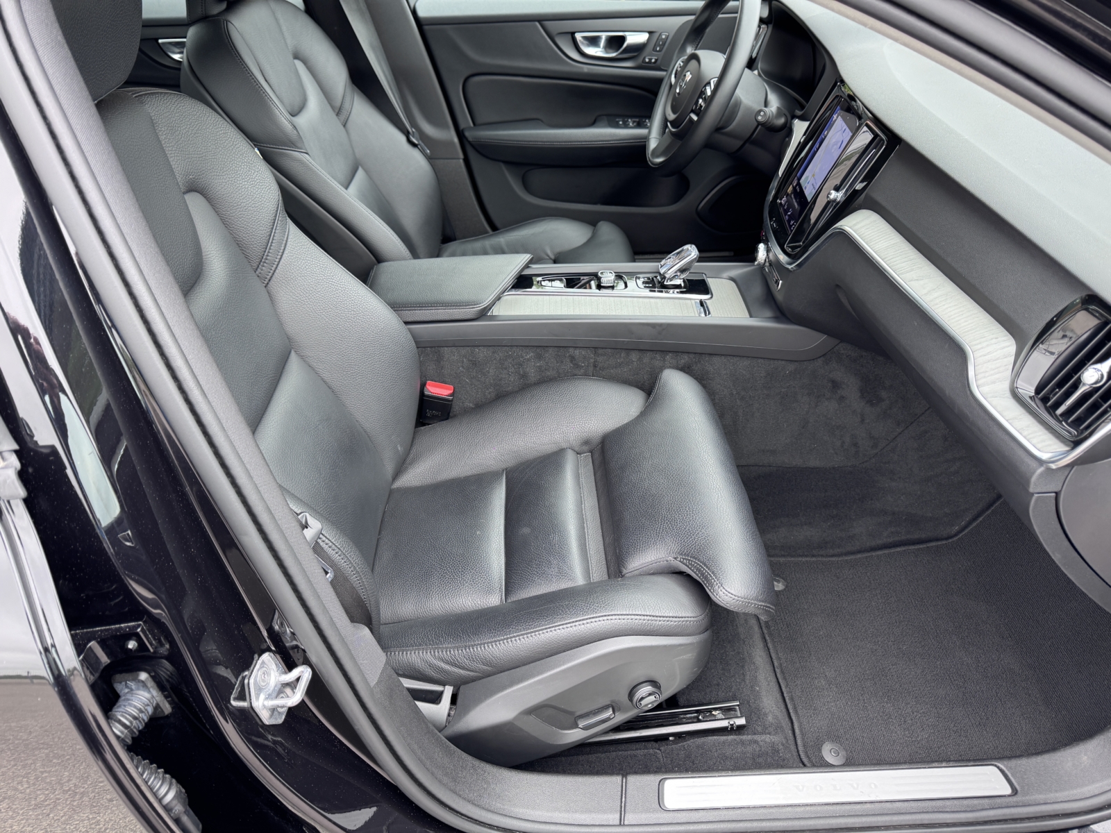 VOLVO V60 2.0 B3 Inscription 2022 m. - Image 6