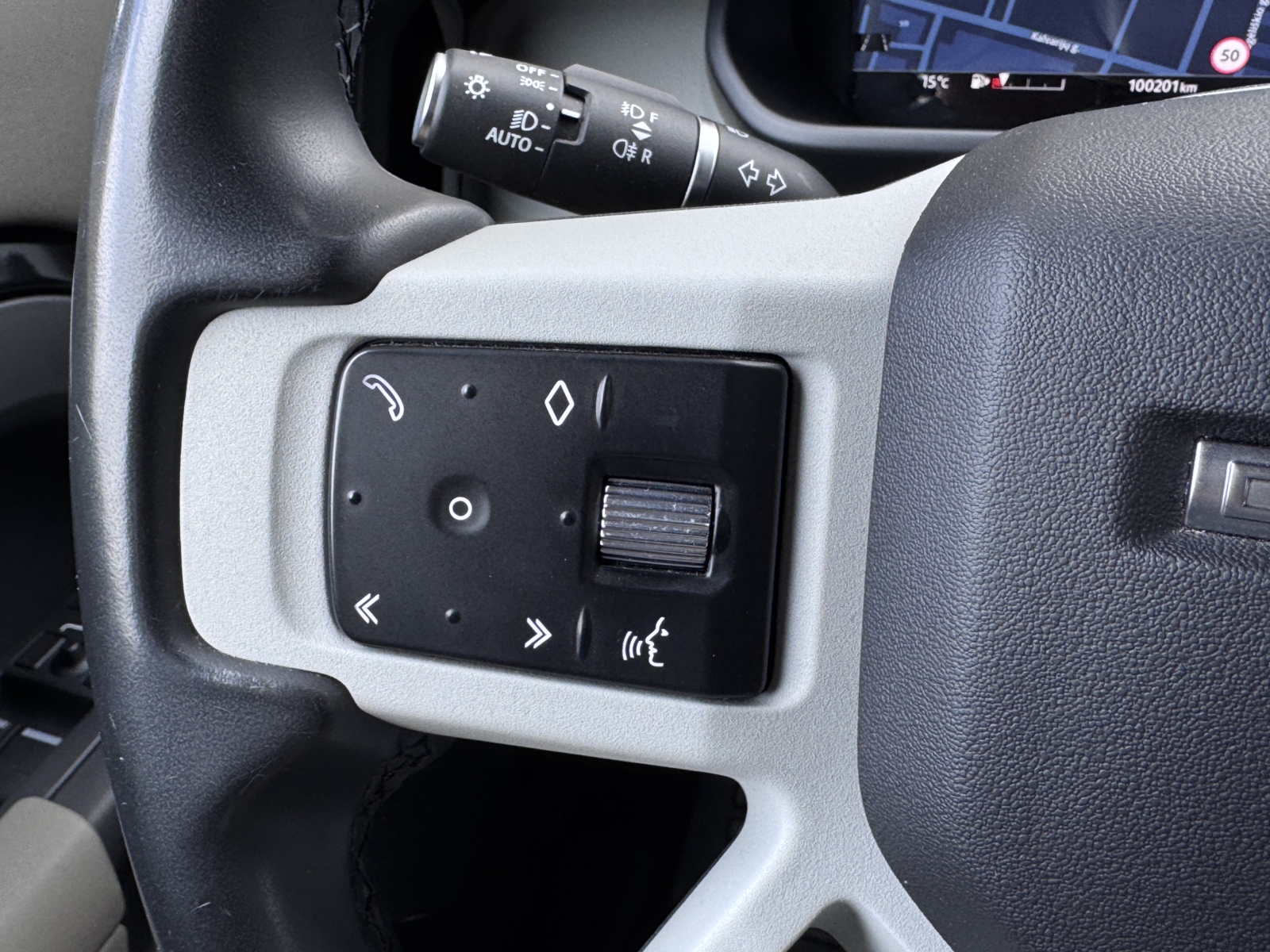 Land Rover Defender SE 3.0 MHEV Ingenium 4WD 2023 m. 12