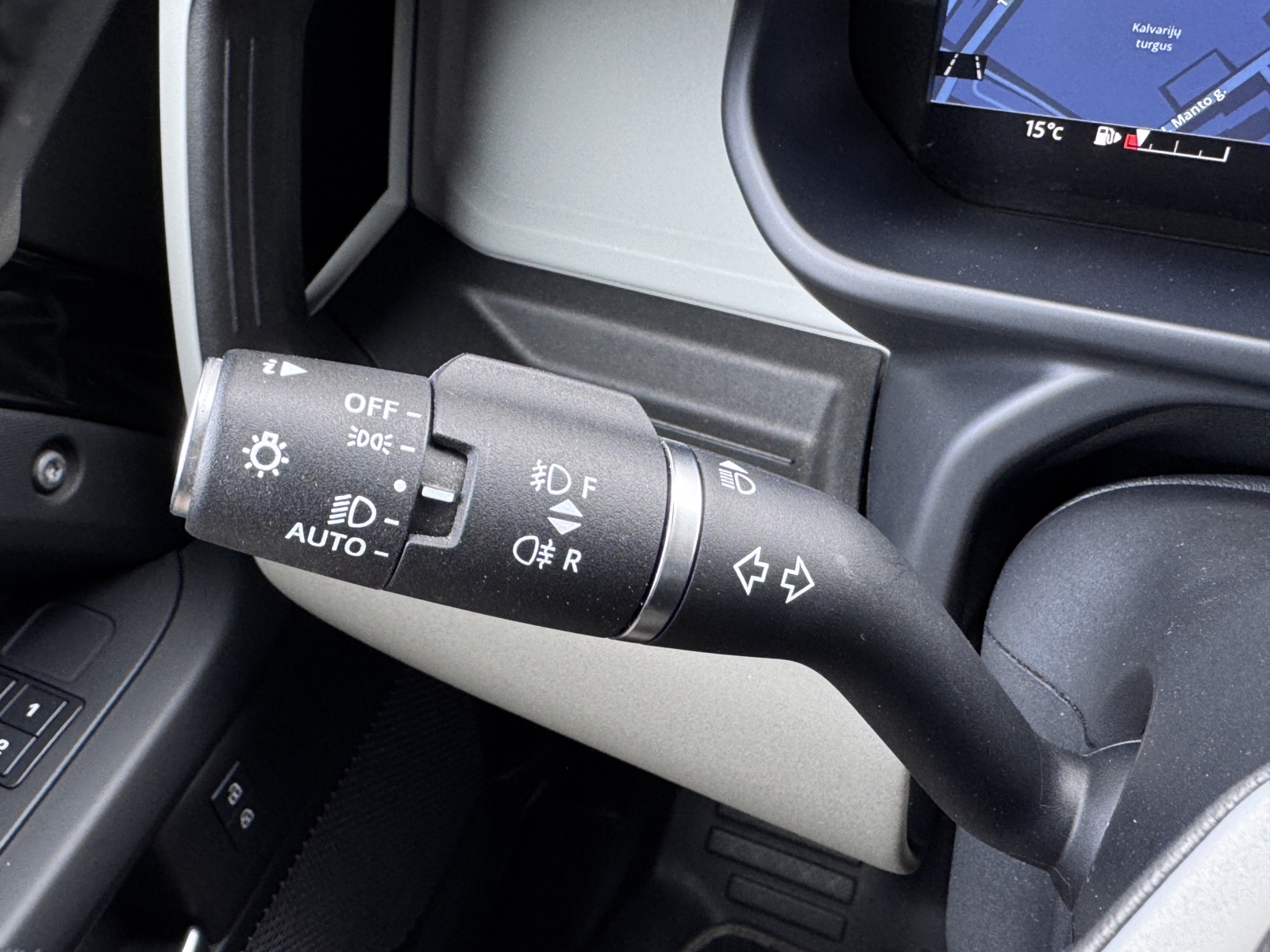 Land Rover Defender SE 3.0 MHEV Ingenium 4WD 2023 m. 14