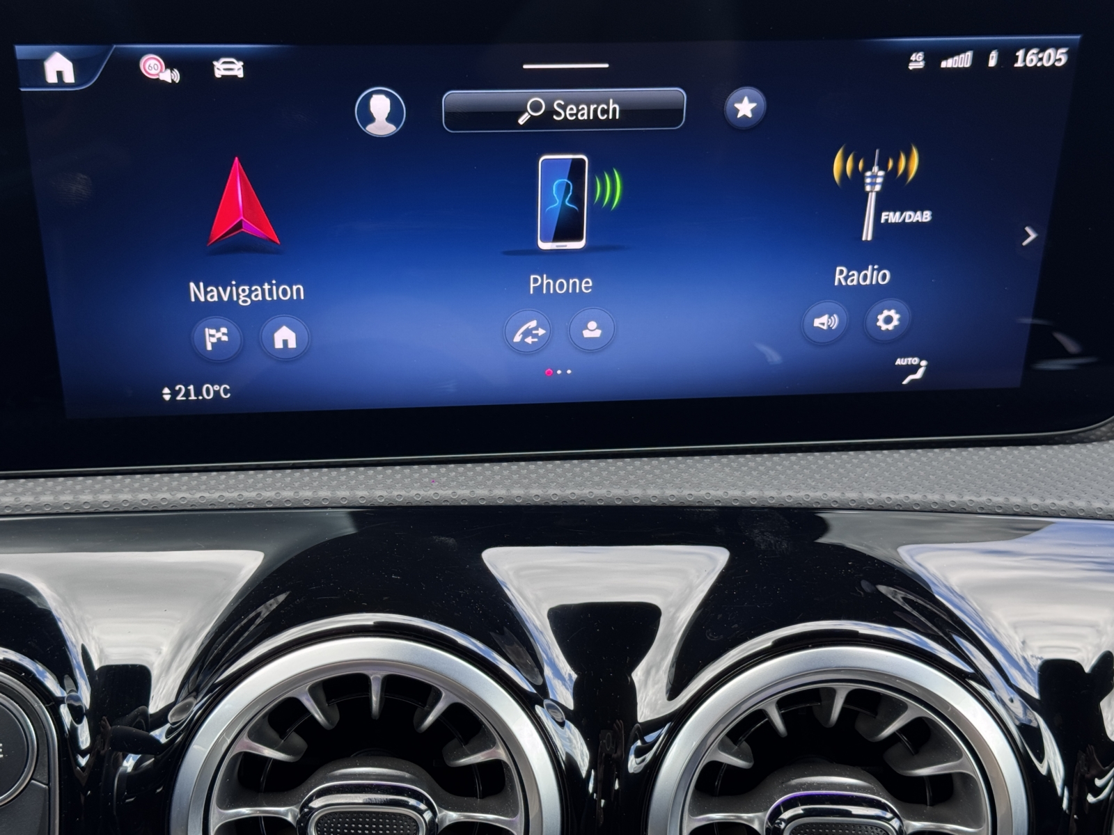 Mercedes Benz CLA 250e AMG 2025 m. Įkraunamas hibridas 20