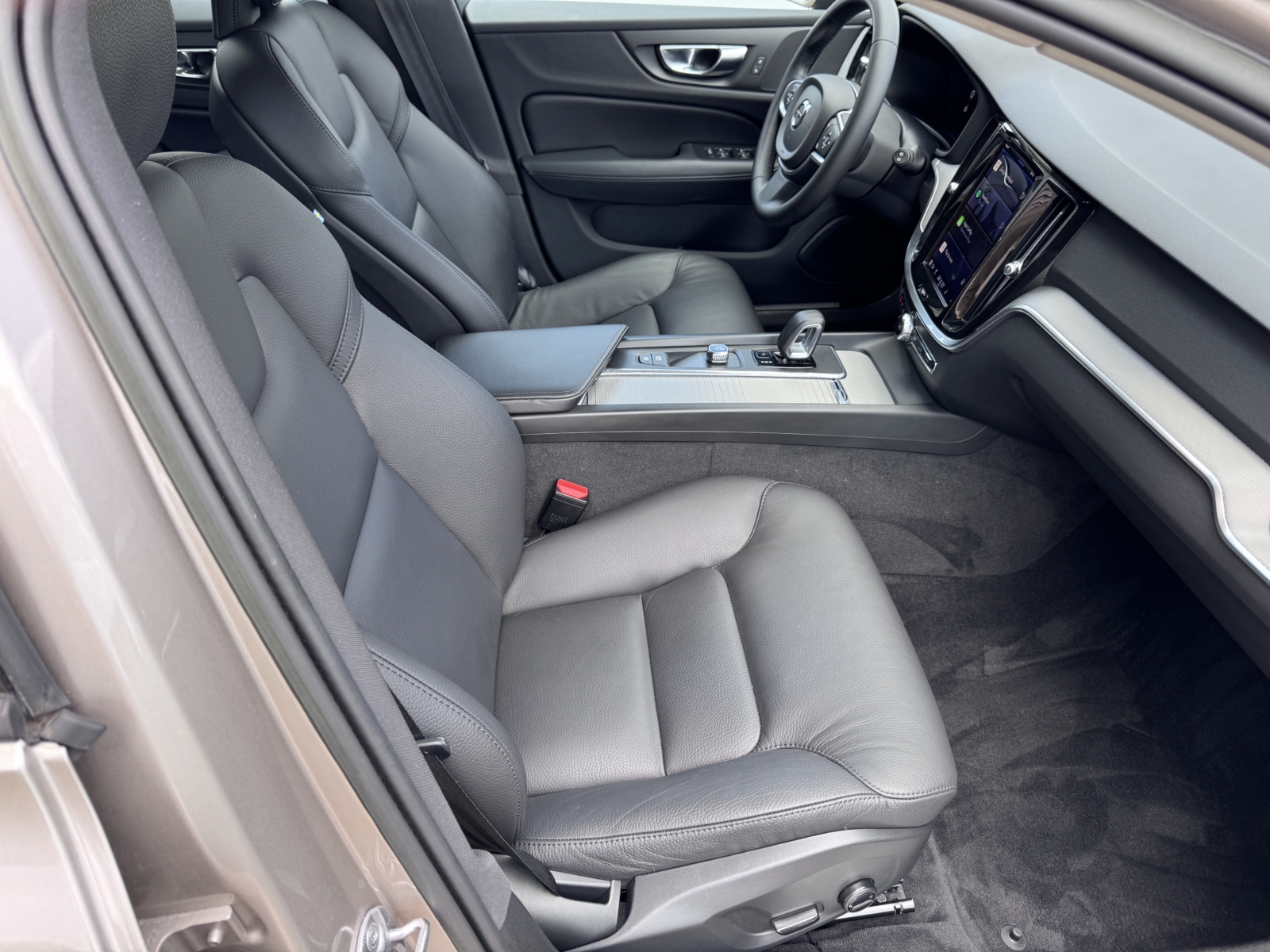 VOLVO V60 2.0 B3 Essential 2022 m. 5