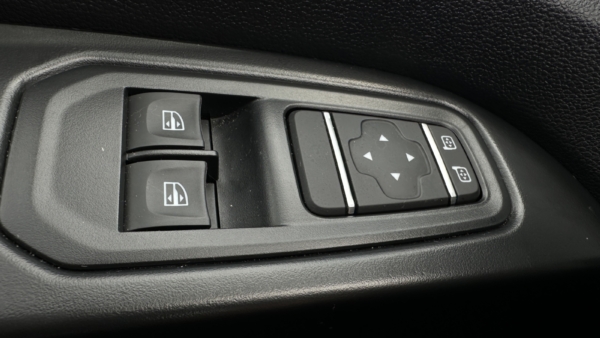 Renault Trafic 2.0 2025 m. 9 vietų keleivinis mikroautobusas 17