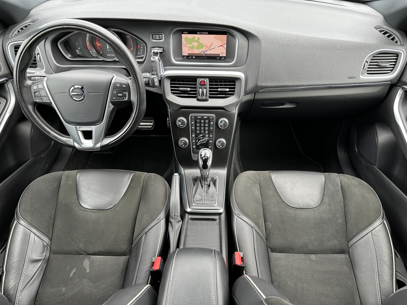 Volvo V40 2.0 D3 R-Design 2018 m. 3