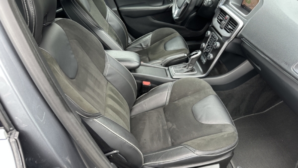 Volvo V40 2.0 D3 R-Design 2018 m. 4
