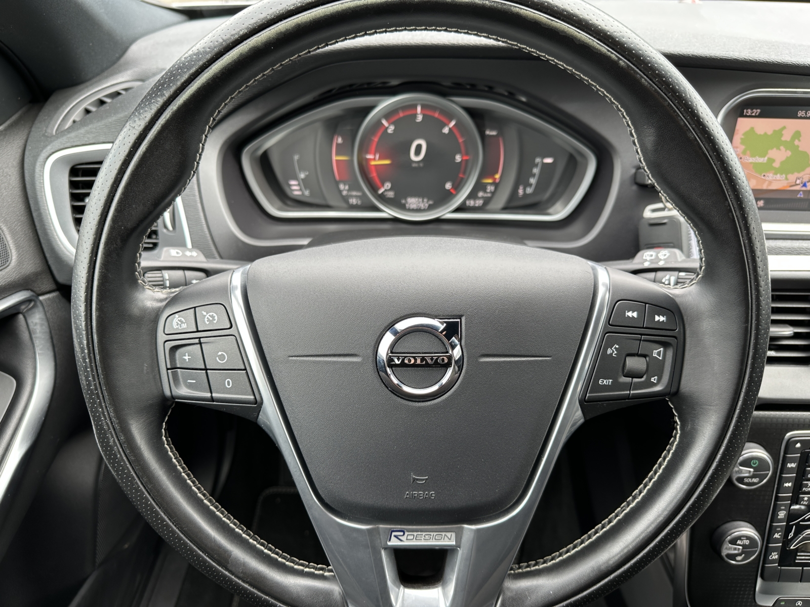 Volvo V40 2.0 D3 R-Design 2018 m. 6