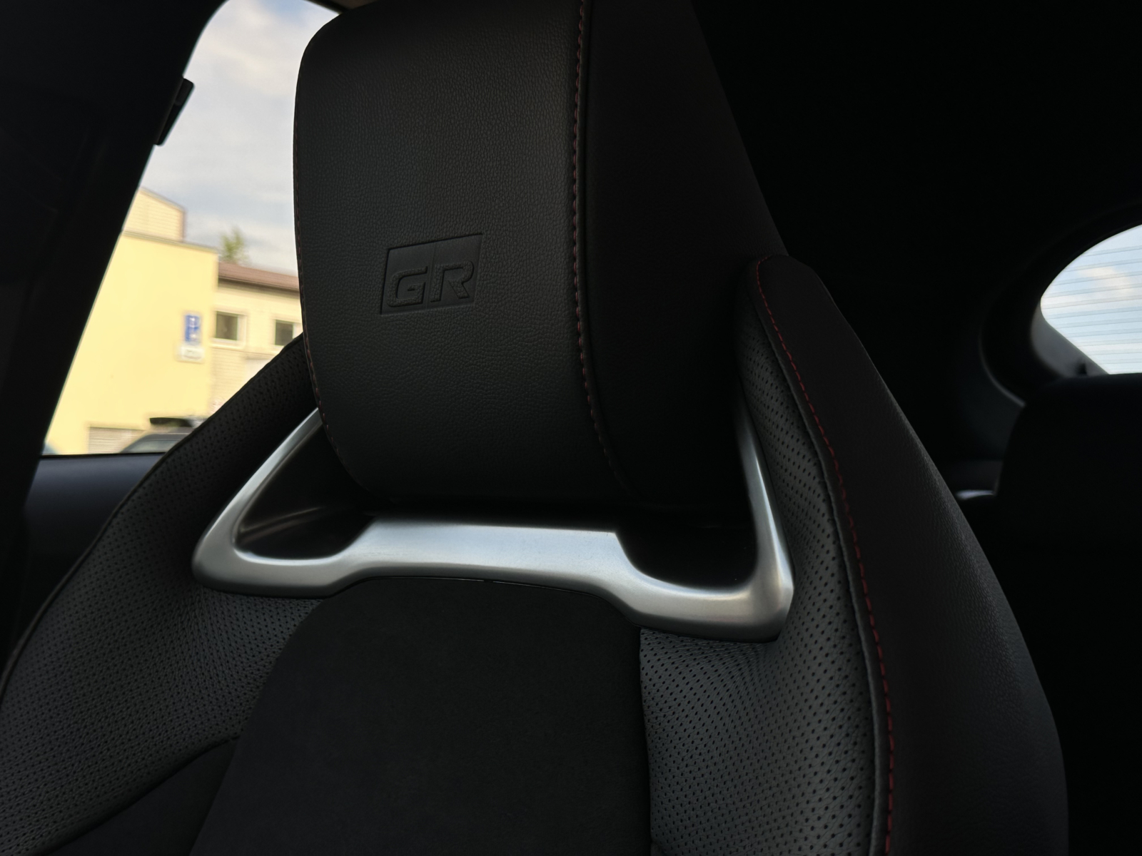 Toyota C-HR AWD-i 2.0 Hybrid GR Sport 2024 m. 37