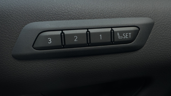 Lexus UX 300h 2.0 F-Sport AWD 2024 m. 30