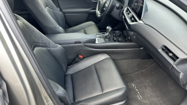 Lexus UX 250h 2.0 F-Sport Design 2023 m. 4