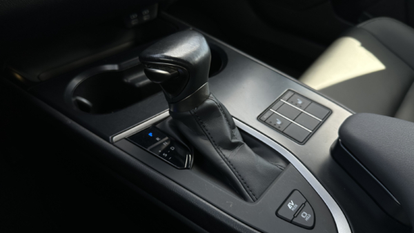 Lexus UX 250h 2.0 F-Sport Design 2023 m. 21