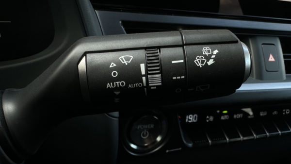 Lexus UX 300h 2.0 F-Sport AWD 2024 m. 11