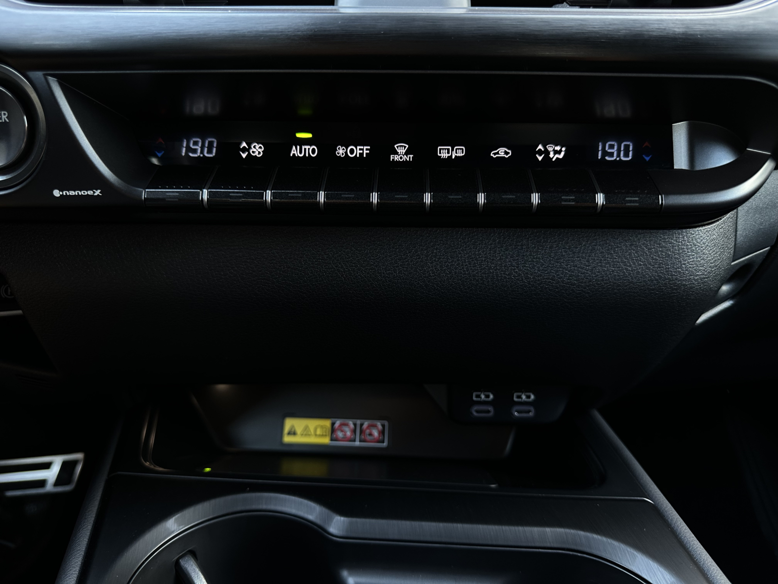 Lexus UX 300h 2.0 F-Sport AWD 2024 m. 24