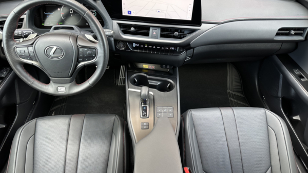 Lexus UX 300h 2.0 F-Sport AWD 2024 m. 3