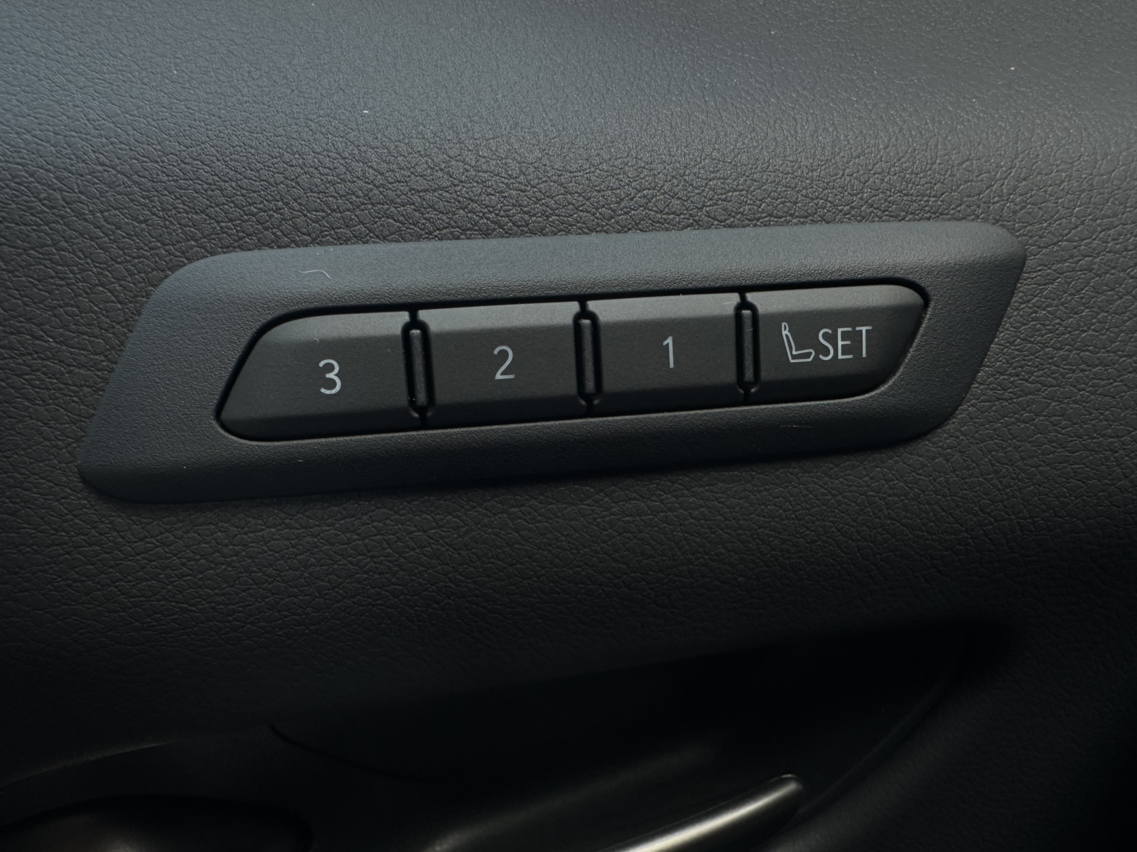 Lexus UX 300h 2.0 F-Sport AWD 2024 m. 30