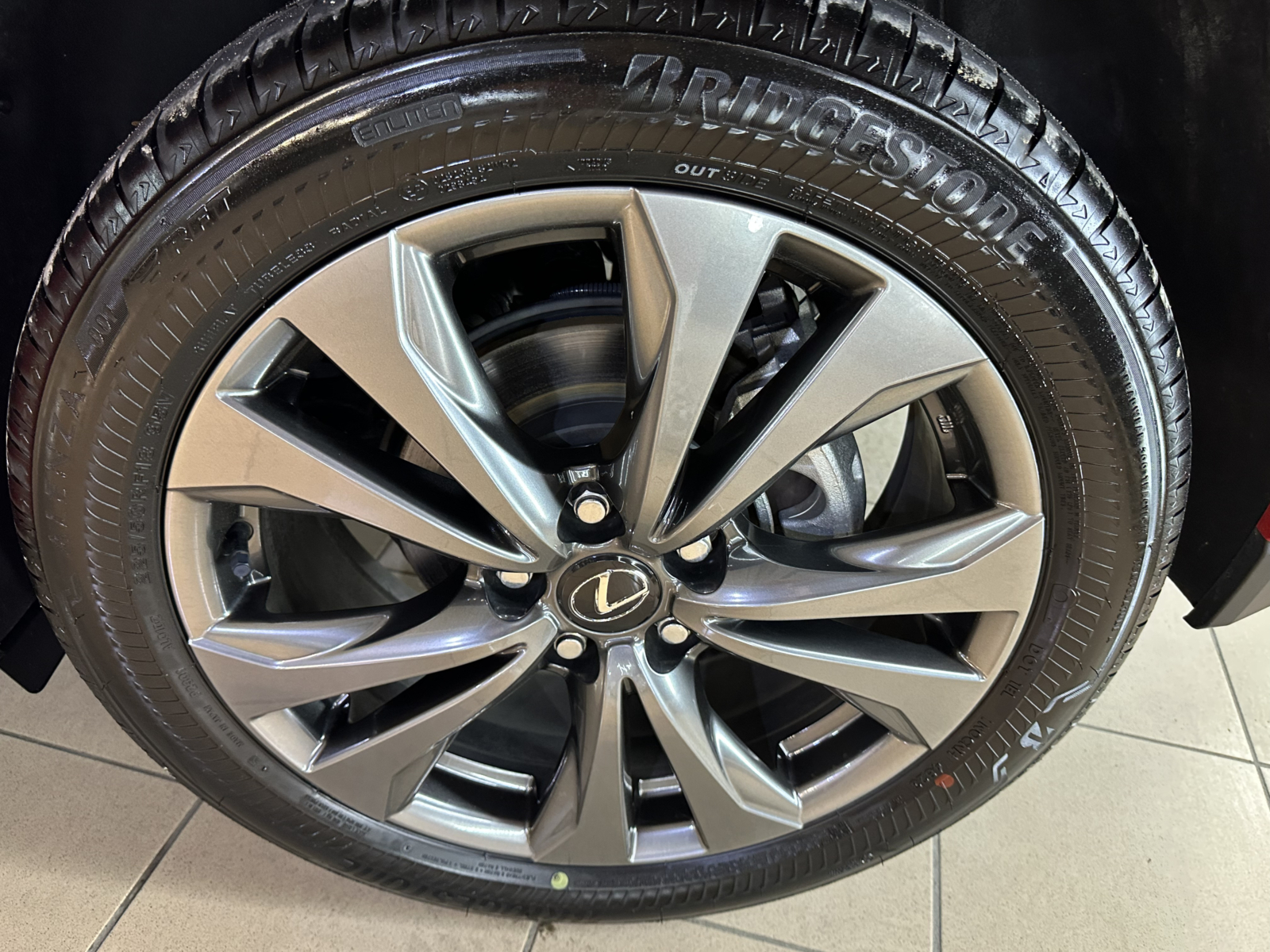 Lexus UX 300h 2.0 F-Sport AWD 2024 m. 40