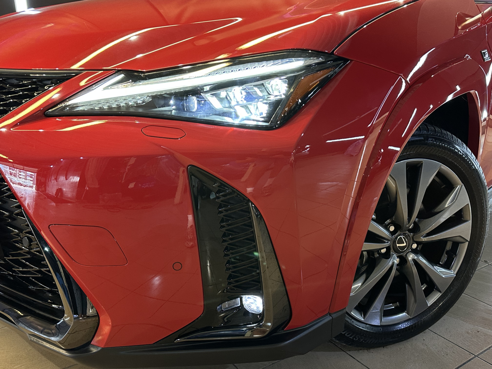 Lexus UX 300h 2.0 F-Sport AWD 2024 m. 41