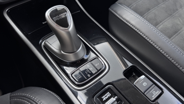 Mitsubishi Outlander 2.4 PHEV 4WD 2021 m. Įkraunamas hibridas. 27