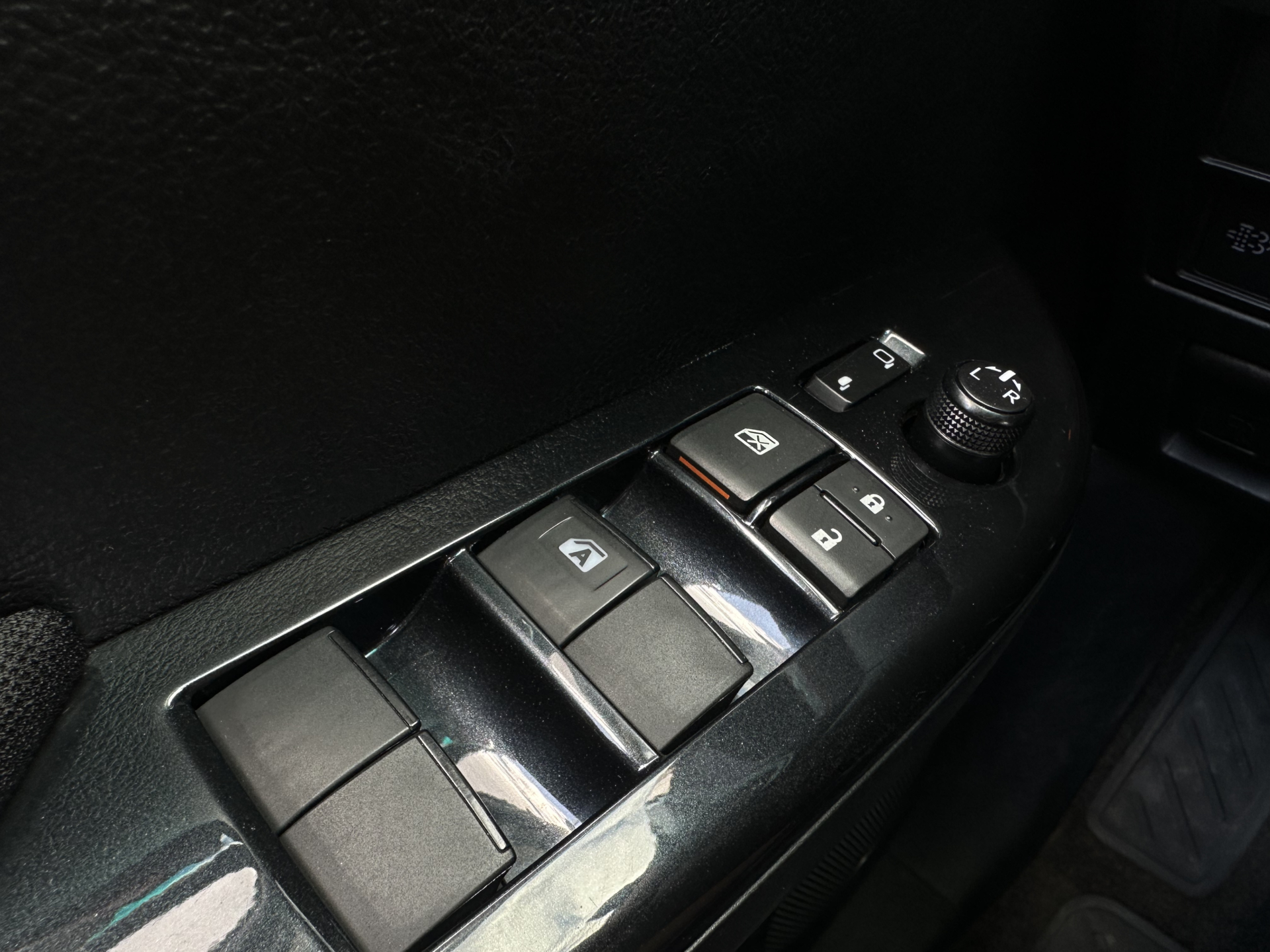 Toyota Hilux 2,8 AT Active + Cover paketas 2023 m. 25