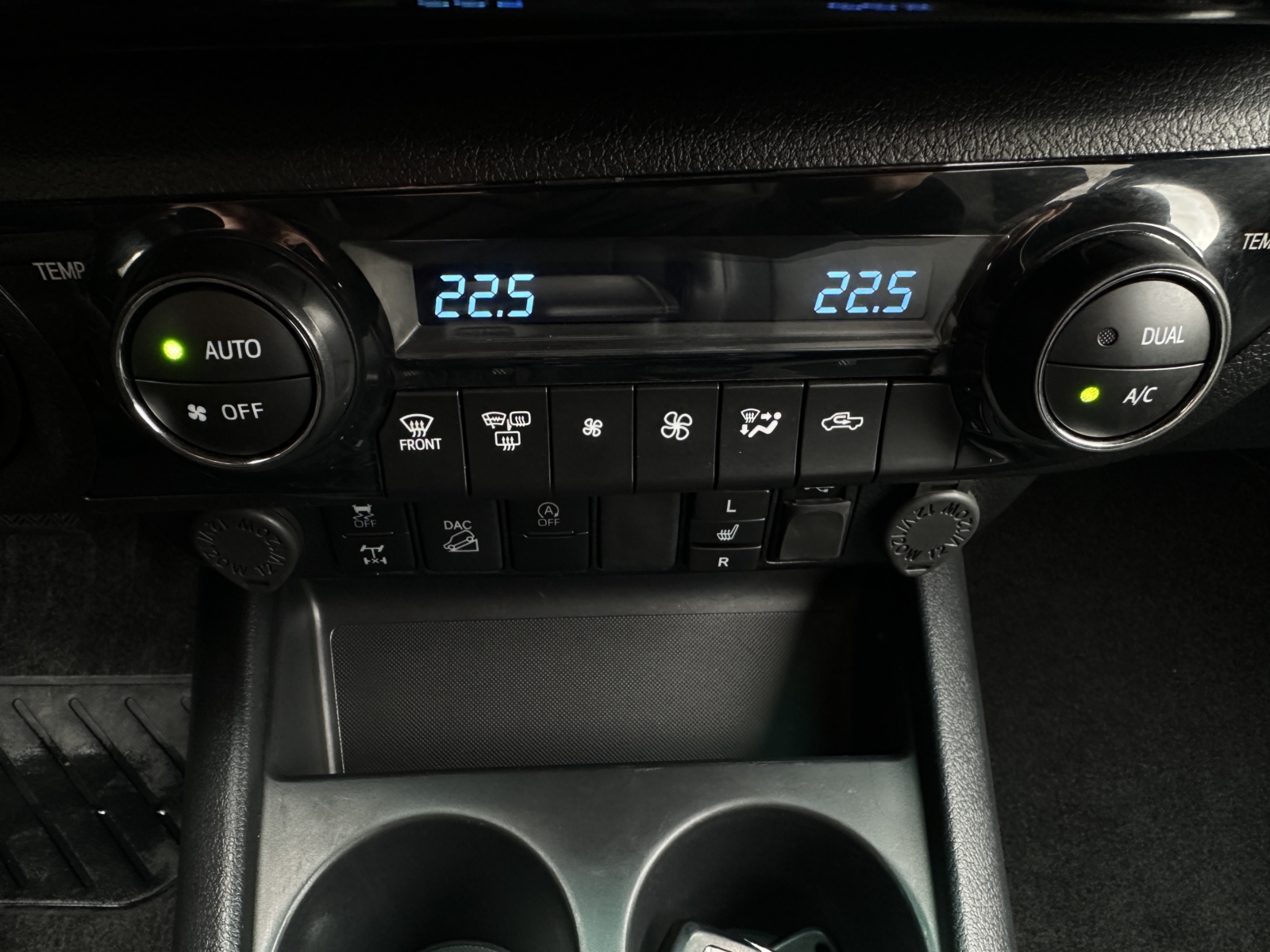 Toyota Hilux 2,8 AT Invicible 2023 m. 18