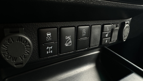 Toyota Hilux 2,8 AT Invicible 2023 m. 19