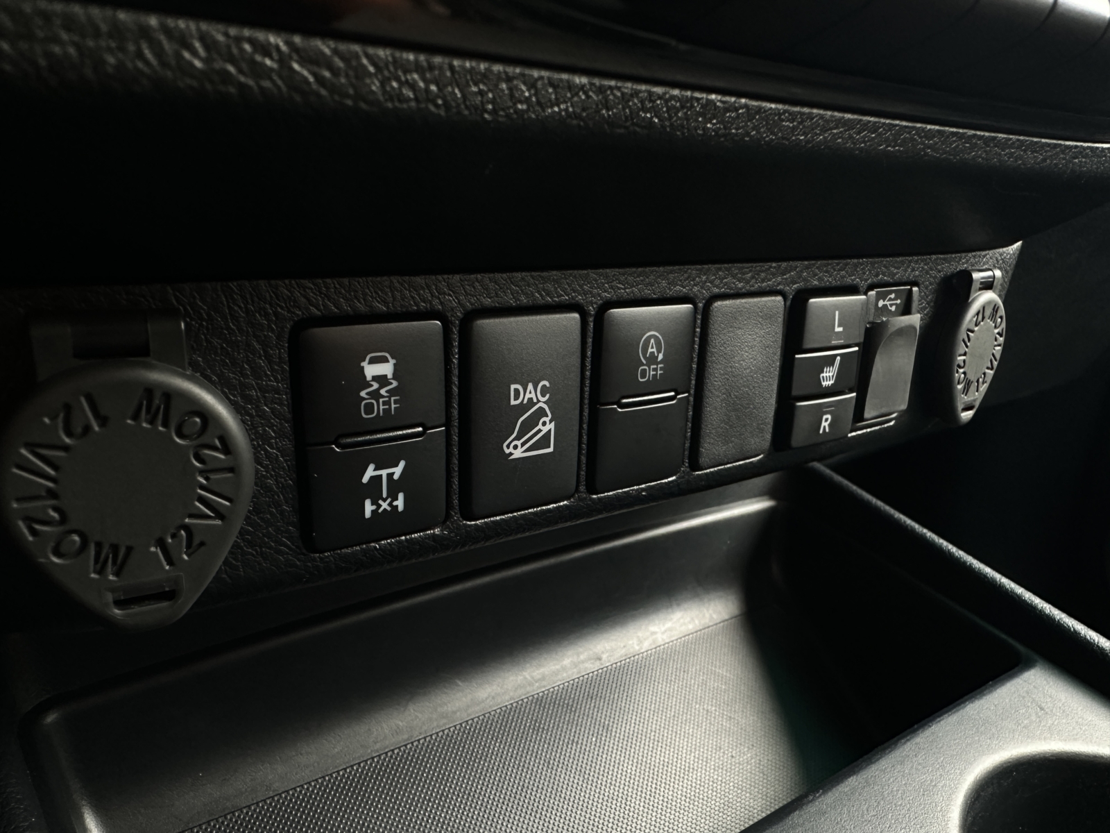 Toyota Hilux 2,8 AT Invicible 2023 m. 19
