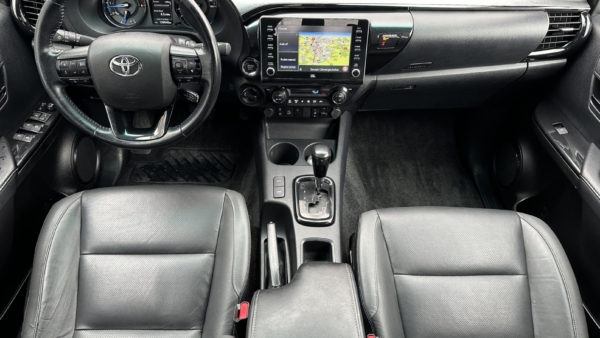 Toyota Hilux 2,8 AT Invicible 2023 m. 3
