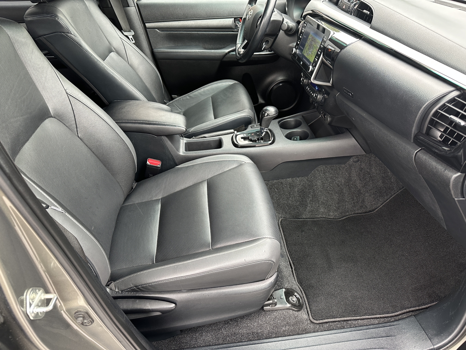 Toyota Hilux 2,8 AT Invicible 2023 m. 4