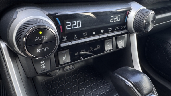 Toyota RAV4 2.0 Luxury + Comfort paketas 2023 m. 23