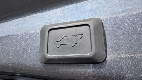 Toyota RAV4 2.0 Luxury + Comfort paketas 2023 m. 9