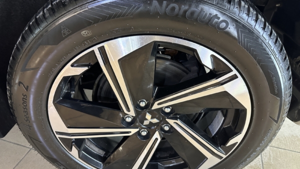 Mitsubishi Eclipse Cross 2,4 PHEV 4WD 2023 m. Įkraunamas hibridas. 31